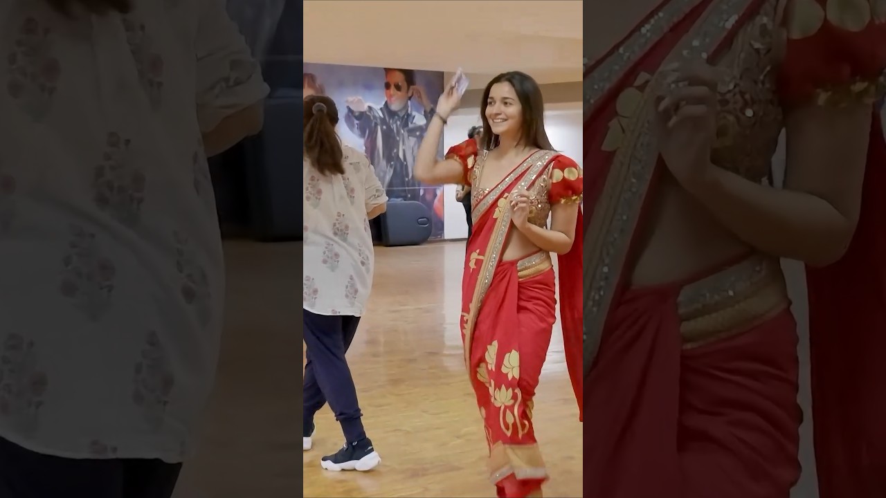 Alia Bhatt Celebrates 'Rocky Aur Rani' Award Win 🎉