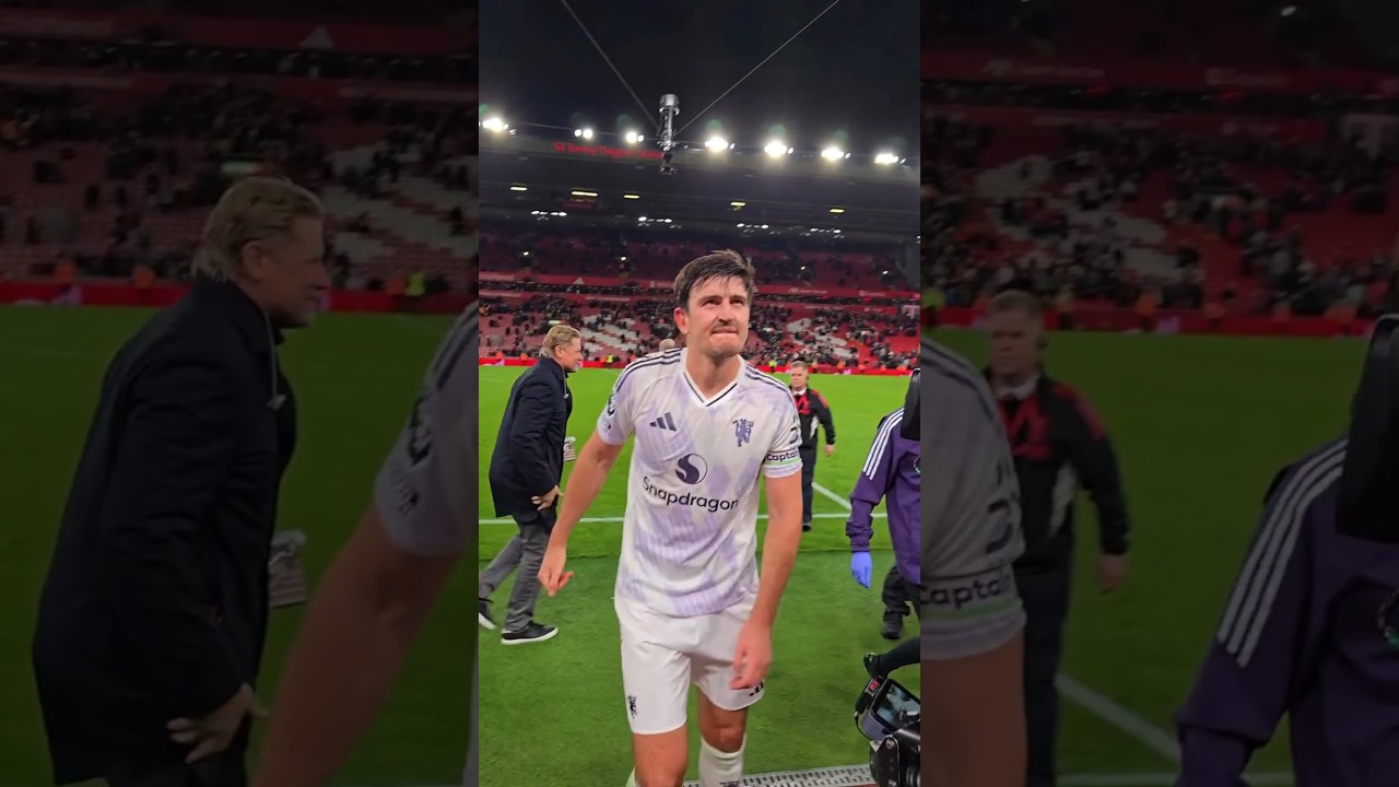 Epic Manchester United Celebration After 2-1 Victory Over Liverpool ⚽