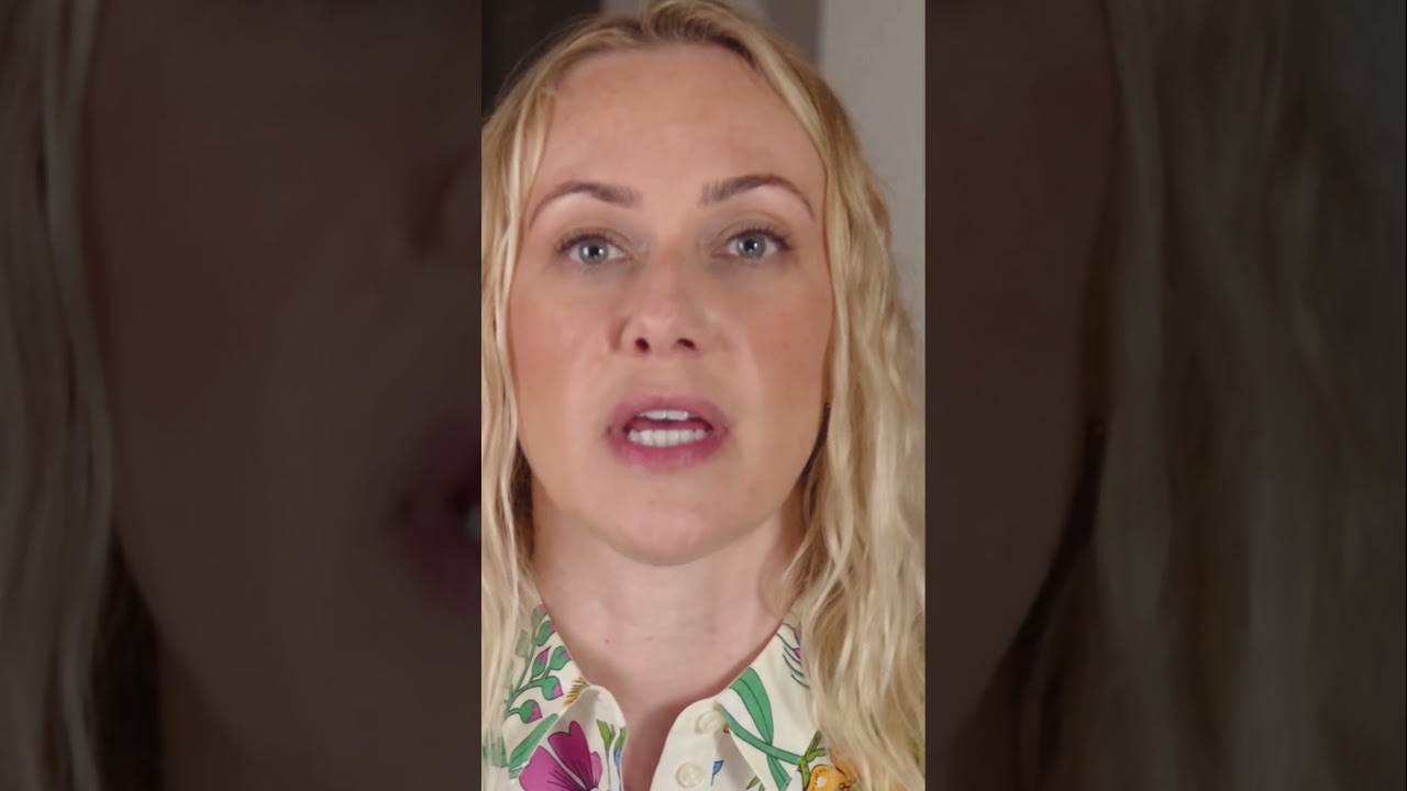 5 Warning Signs You're Dealing with Emotionally Manipulative People 🚩