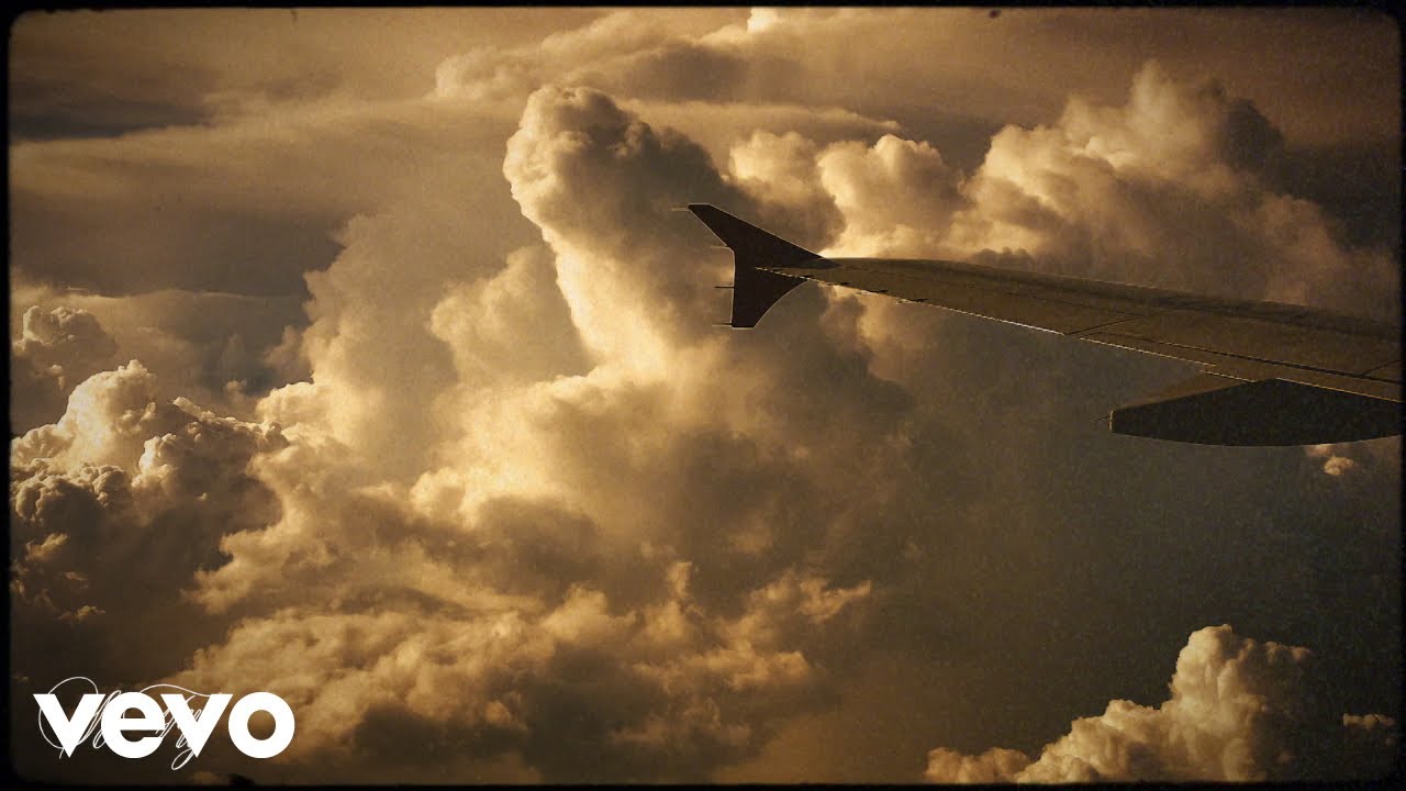 Geolier's New Visual for 'SO FLY' 🎥 | Watch & Download 'Il Coraggio Dei Bambini – Atto II'