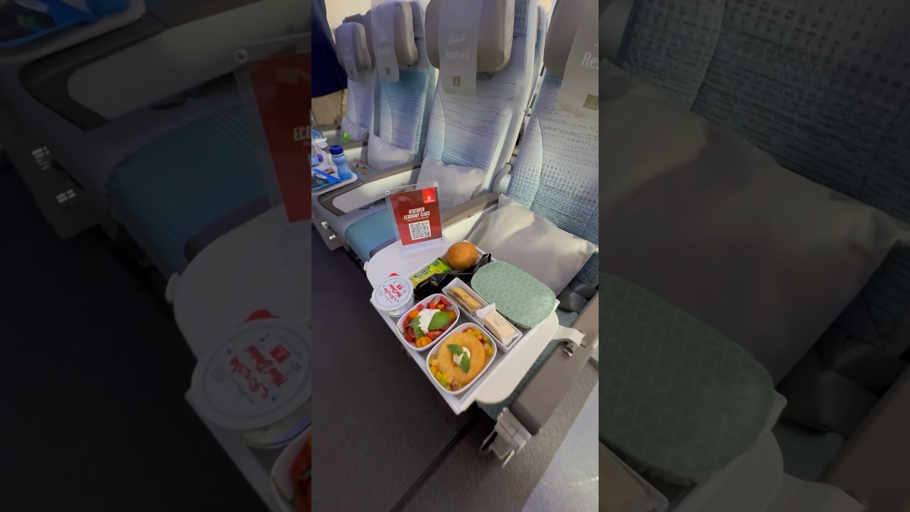 Discover Delicious Emirates Boeing 777-300 Economy Class Meals ✈️