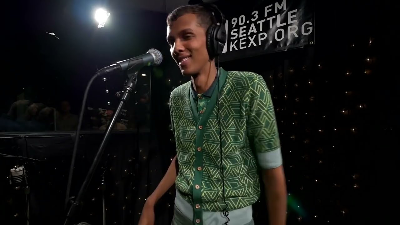 Stromae - Formidable 🎵 Русские субтитры | Популярный клип с переводом