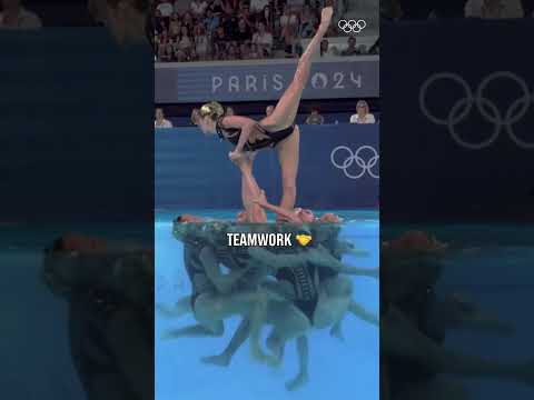 The beauty above, powered by the teamwork below. 🤩 #ArtisticSwimming