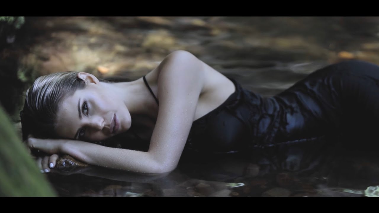 Cara Frew's 'WEIGHTLESS' Music Video – An Emotional Journey 🎶