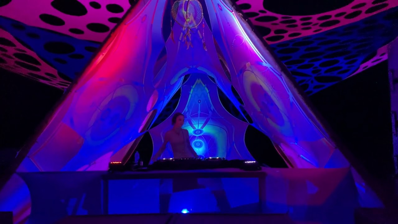 Abstract Machine Ignites São Paulo with Cyber Hippies Compilation 🎶