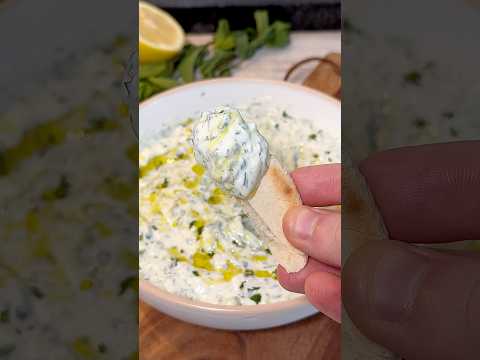TZATZIKI GRIEGO 🥒👨🏻🍳 ¡Un untable espectacular! #recetas #youtubeshorts