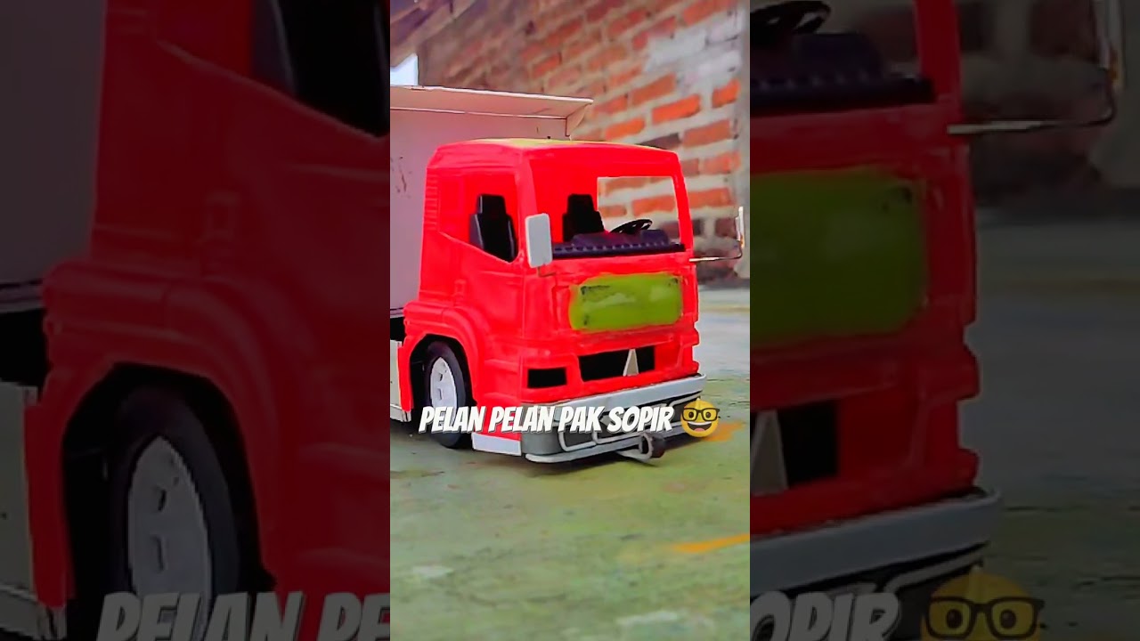 Miniatur Dump Truk dari Truk Plastik π