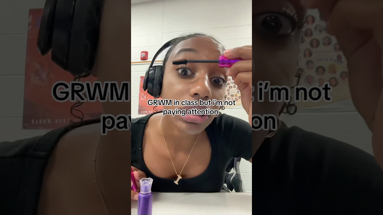 Caught on Camera: The “Shhh” Moment That Went Viral 🤫