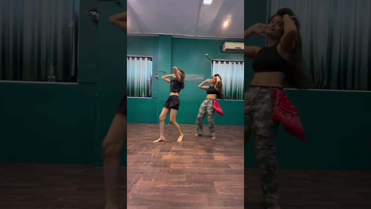 પોજરામાં પોપટ બોલે | Janki Bodiwala & Yash Soni Live Dance Performance 🦜