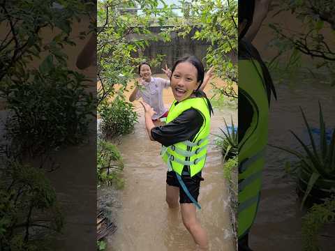 Chị đại cute tập bơi #funny #shost