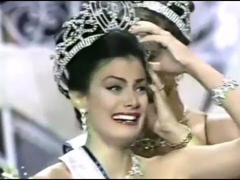 Dayanara Torres Crowned Miss Universe 1993 🇵🇷