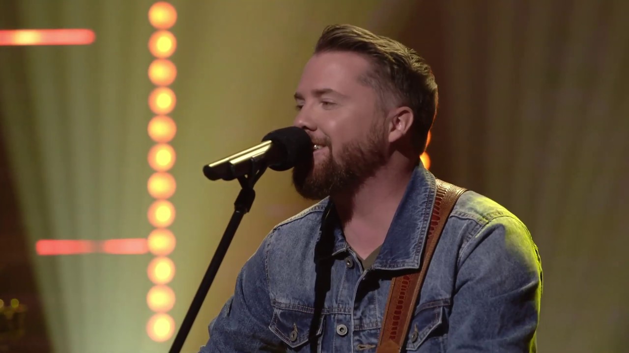 Étienne Dupuis Performs 'Belle Gaspésie' on Tout Simplement Country