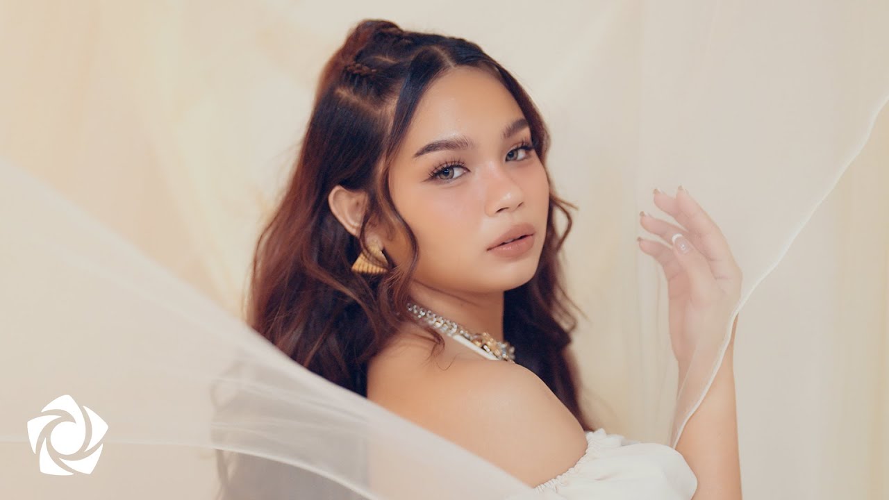 Kolette - 'Keep Up' Official Performance & Lyric Videos 🎶