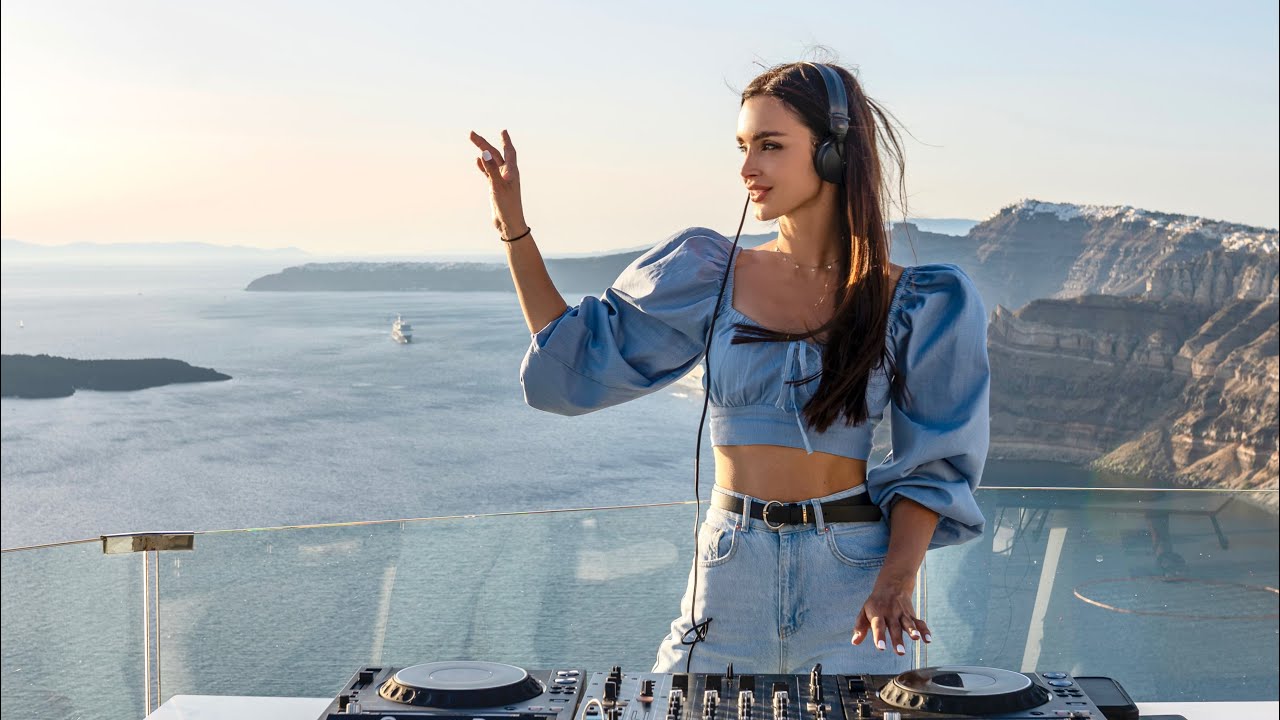 Korolova Live in Santorini: Techno & House Mix 🎶