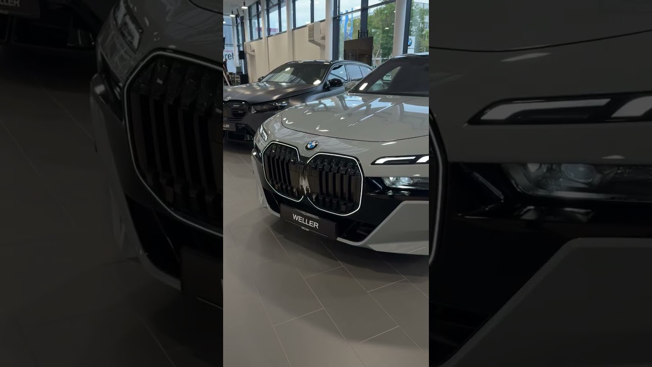BMW 7 Series 2026: Luxury Sedan & World's Largest Car Collection π