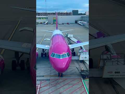 Wizz airplane ✈️ #wizzair #airplane #london