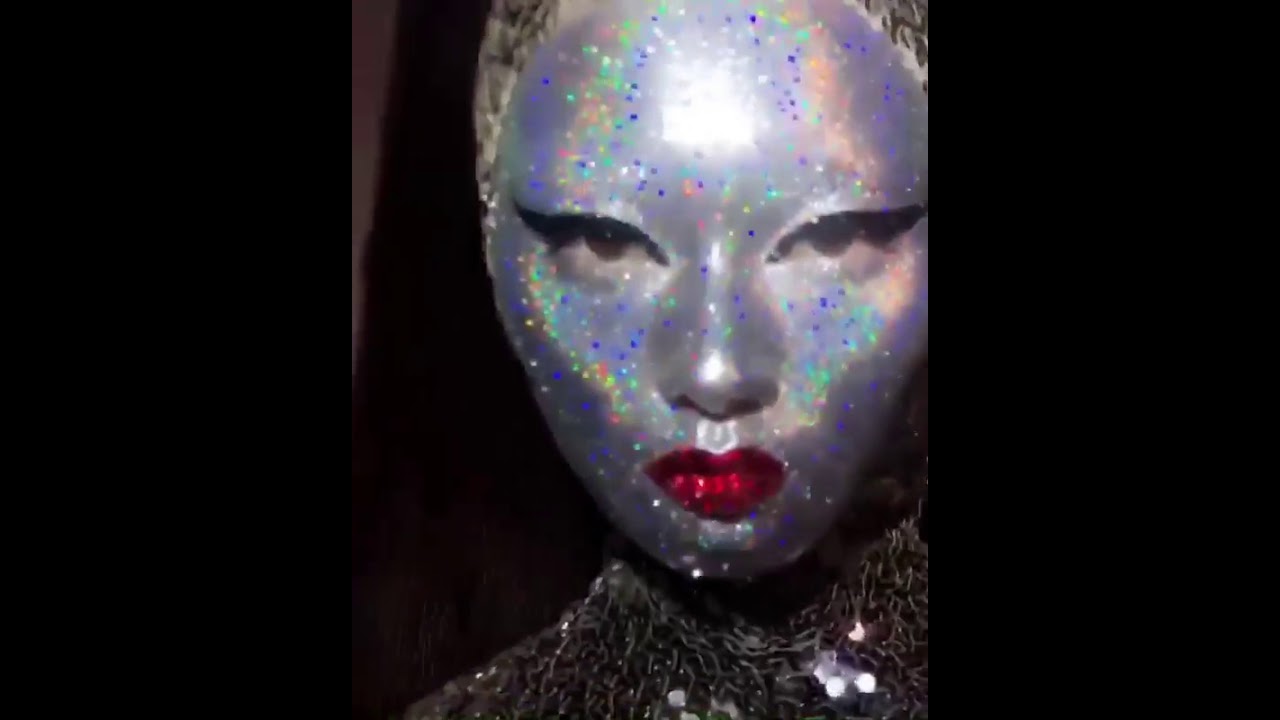 Silver Queen Amazed by Valentino's Sublime Style β¨