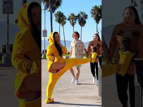 Why did she push me? AM I INTERFERING WITH WHOM?🤦🏻♀️🙁LA ELVÍRA #shorts