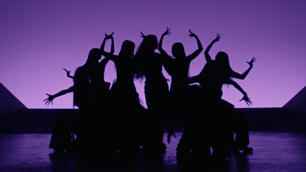 JISOO's 'Earthquake' Dance Performance 🎶