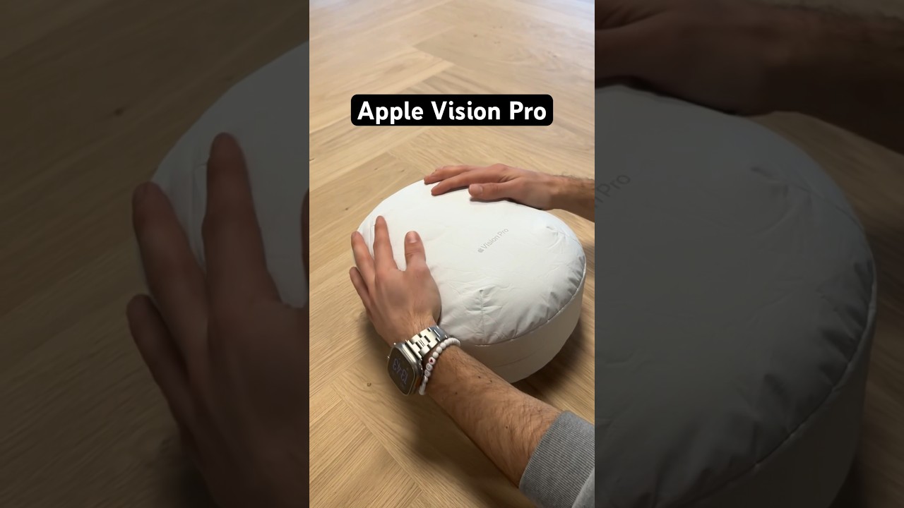 Apple Vision Pro Unboxing & Setup 📦