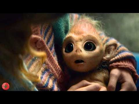 عثرت فتاة صغيرة على مخلوق غامض👽 فتتحول عطلتها إلى كابوس مخيف! 🎄🔥 | ملخص فيلم بالدارجة