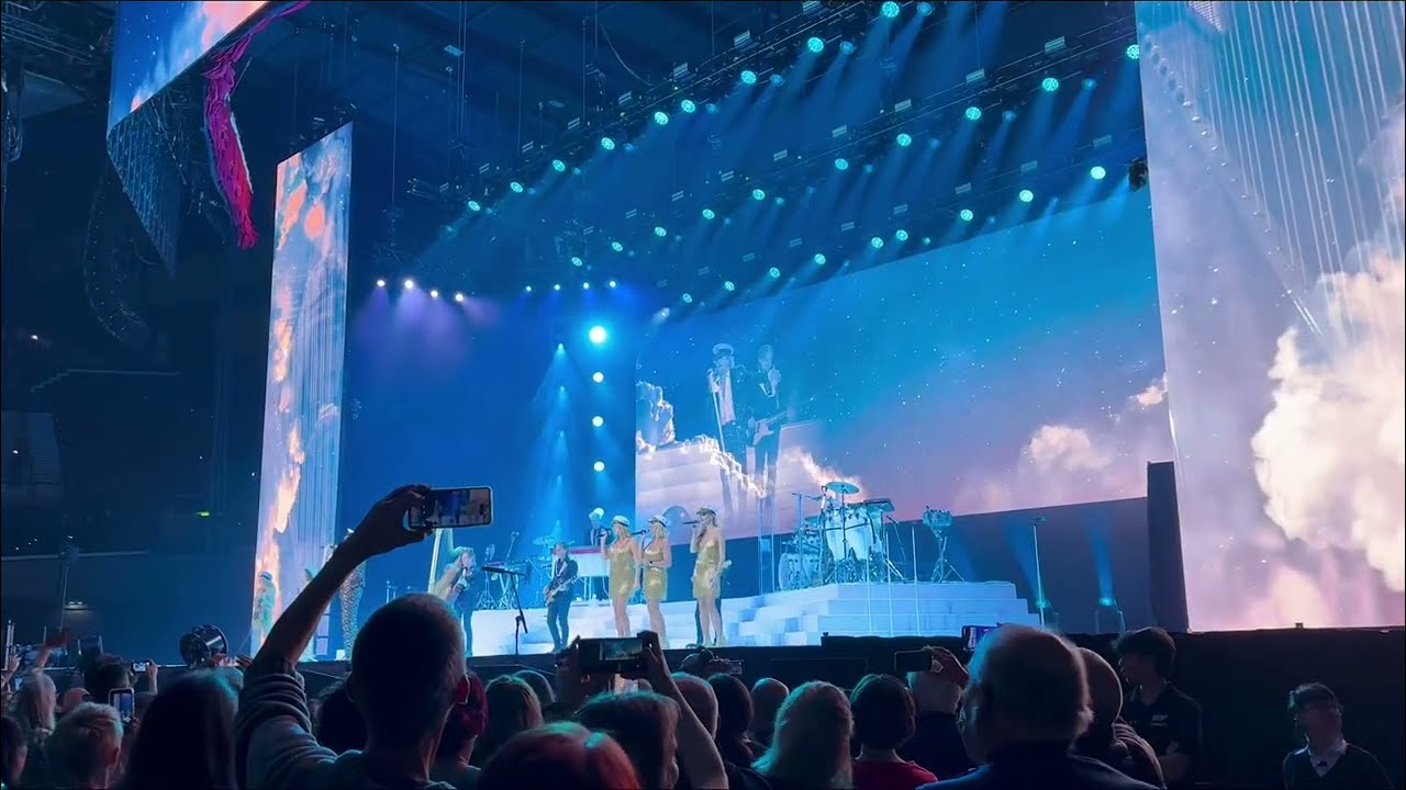 Rod Stewart Live in Vienna - Sailing Tour 🚢