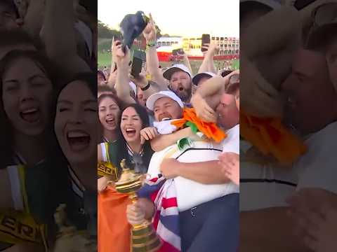 Lowry CELEBRATES with the fans! 🥳