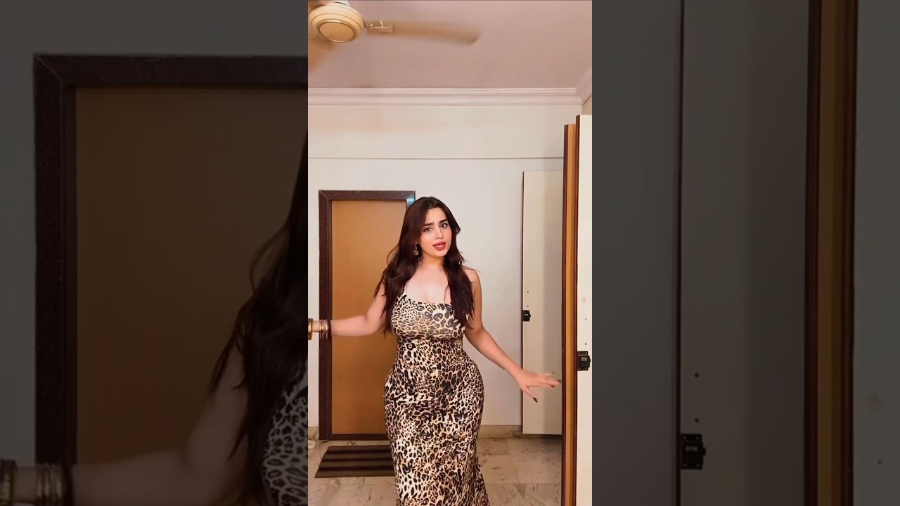 Ayesha Khan's Hot Dance Moves 🔥