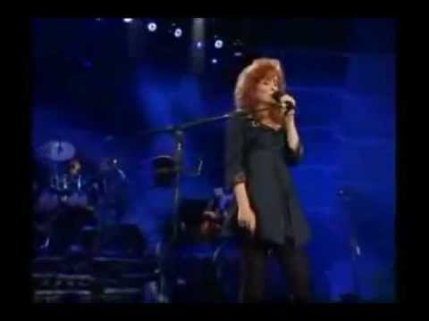 Bonnie Raitt & Bruce Hornsby - I Can't Make You Love Me ๐ถ