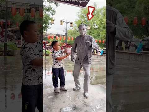 Little Kid Melts a Living Statue’s Heart 😭❤️ | Must Watch #Shorts