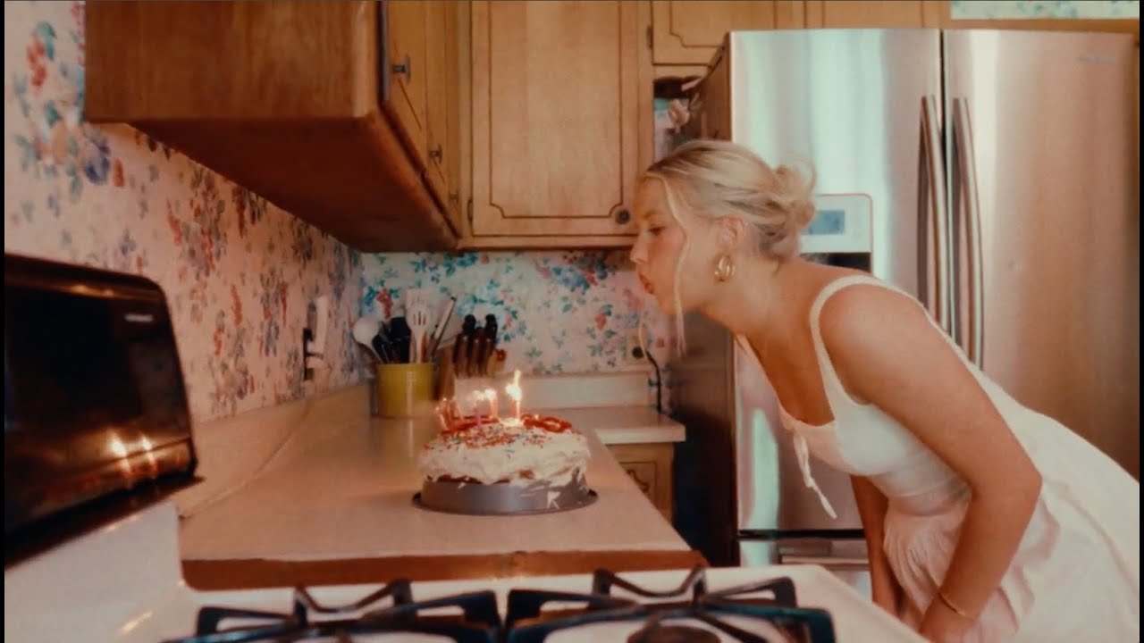 Elizabeth Nichols - 'Somebody Cooked Here' 🎶 Official Lyric Video