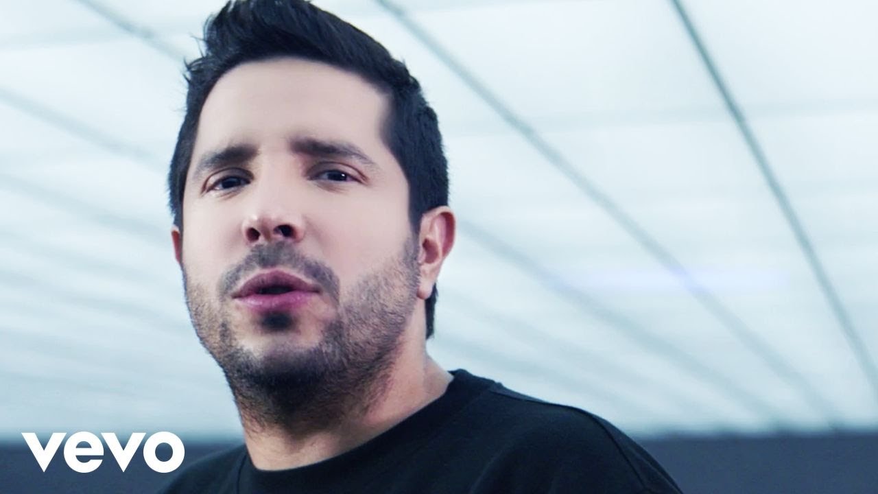 ¡Escucha 'Ay Corazón' de Cali y El Dandee ahora! 🎶