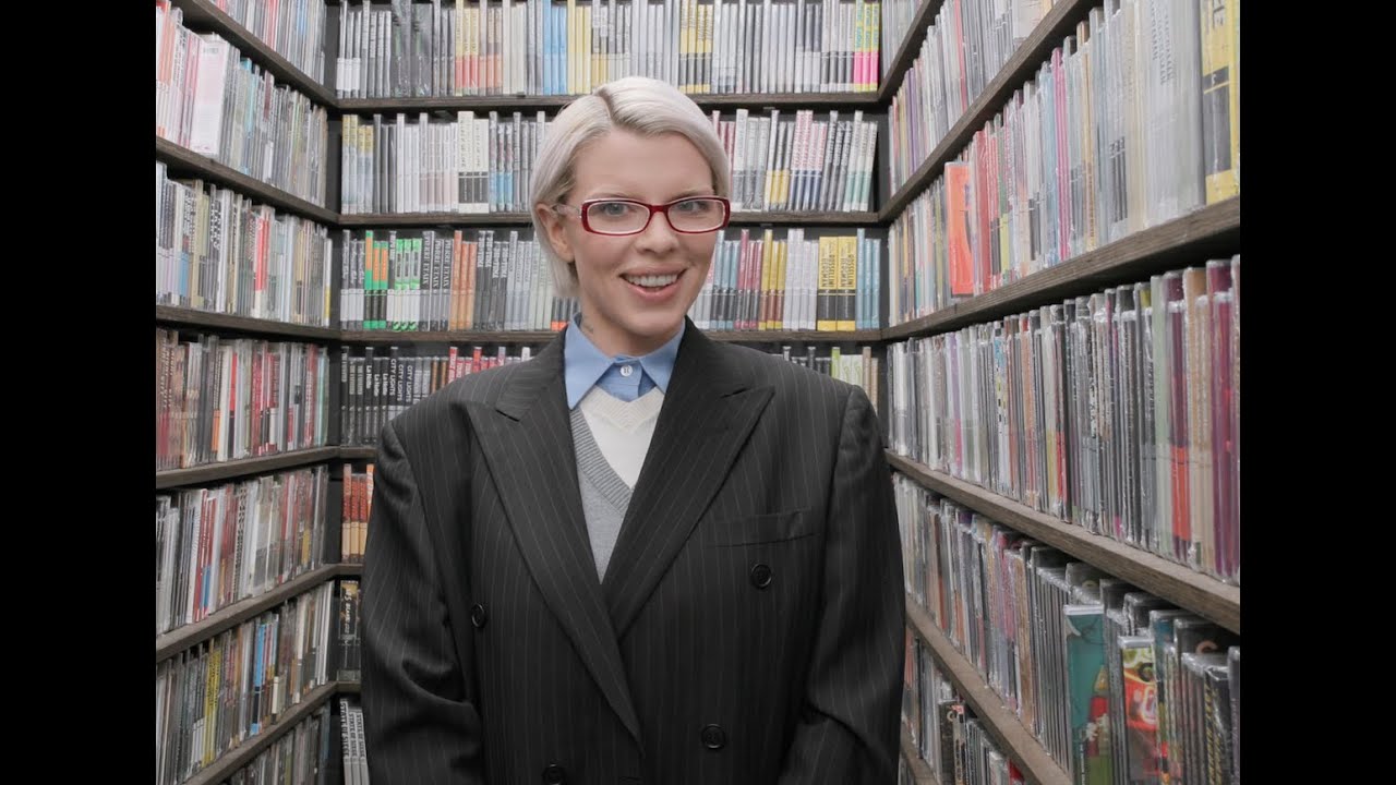 Julia Fox Shares Vintage Closet Favorites 🎬