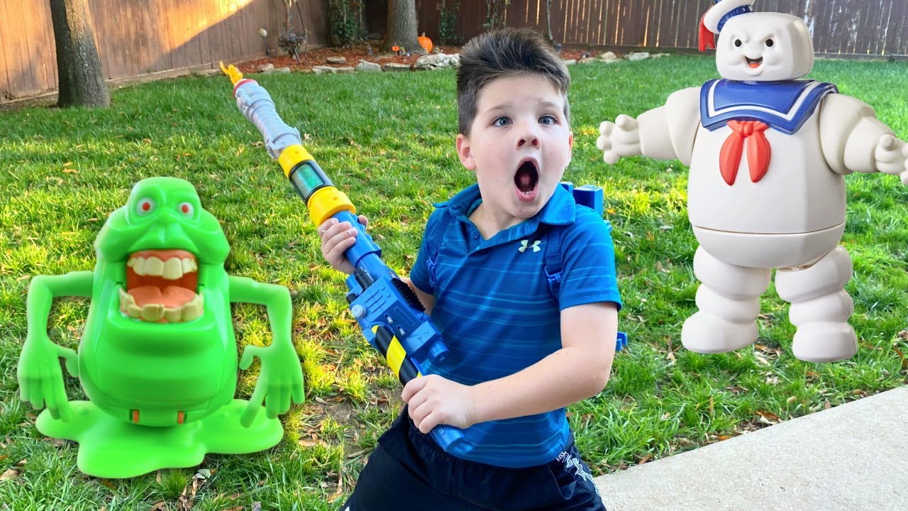 Ghostbusters Fun! Caleb & Mommy Play with Ghostbuster Toys & Slimer 👻