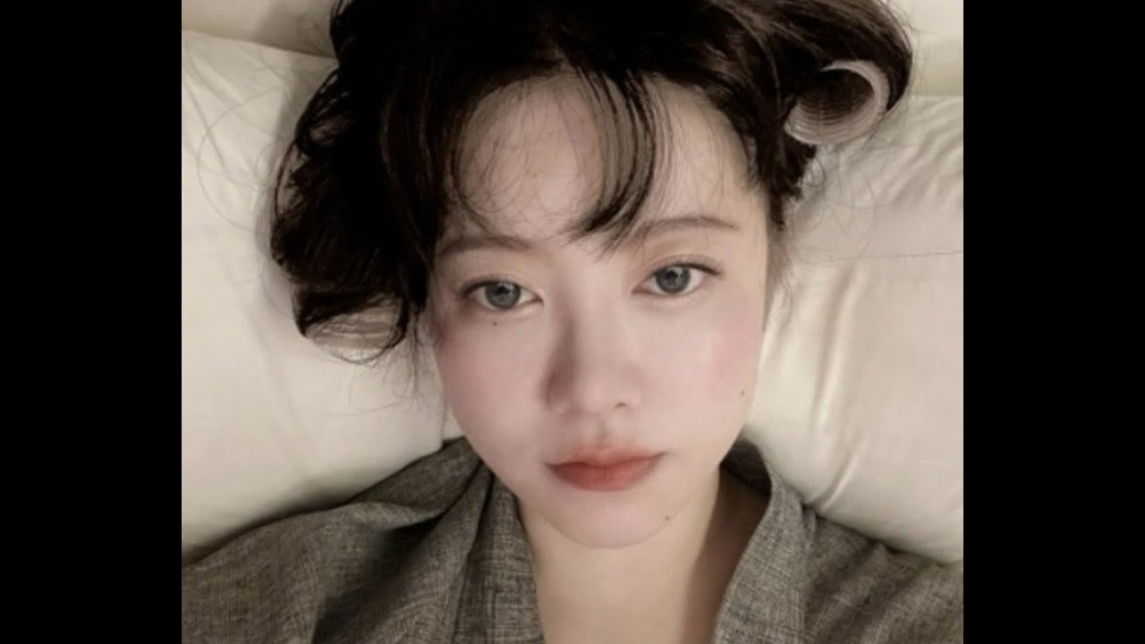 Goo Hye Sun Models Her Flat Hair Roll Invention ✨