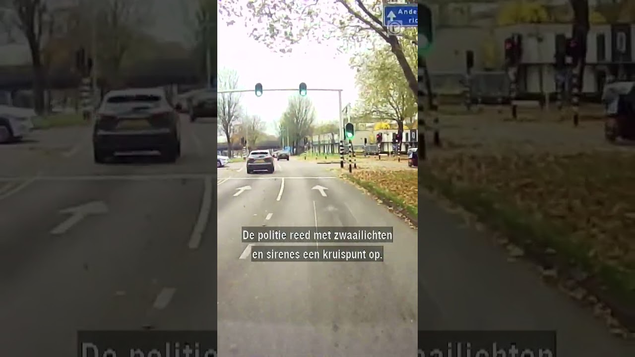 Botsing met Politieauto op Kruispunt π