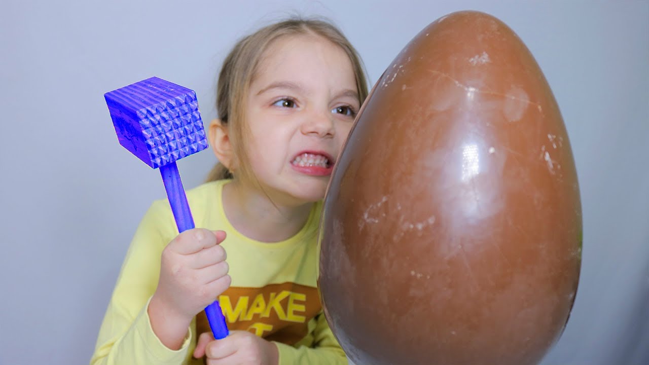 UOVA DI PASQUA APRIAMO CON MARTELLO ( Surprise Eggs )