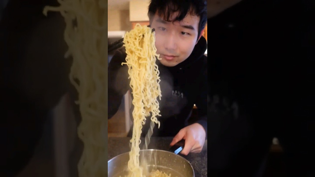 Cooking ALL the maggi noodles with only 1 seasoning #instantnoodles #food #maggi #indianfood