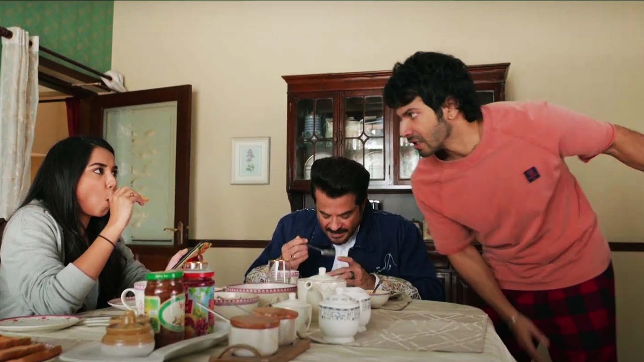 वरुण धवन का अनिल कपूर के सामने मजेदार पल 🎬