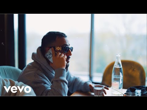 Lacrim - MA VIE (ft. Maes, Zkr, Ngee) (Clip Officiel)