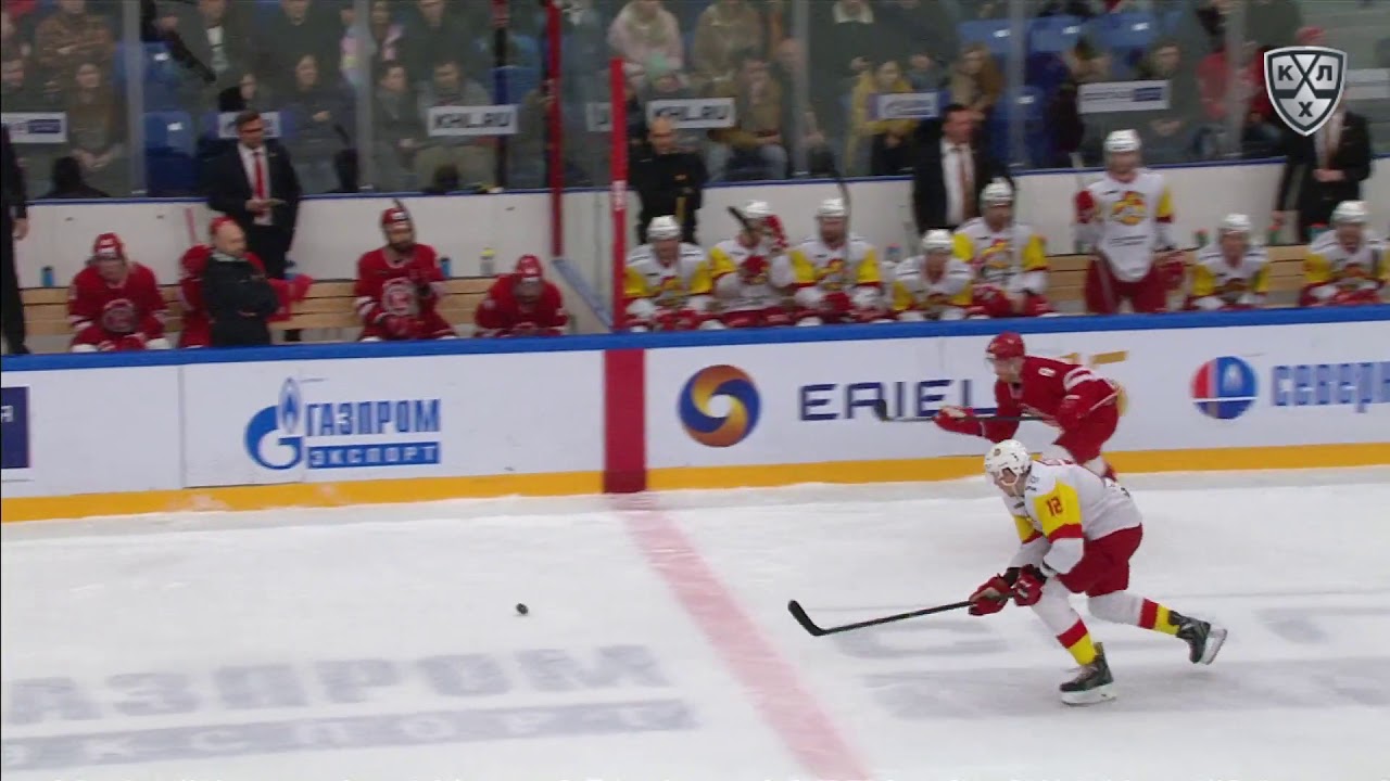 Jokerit's Marko Anttila Misses Empty-Net Goal Due to Stick Failure 🏒