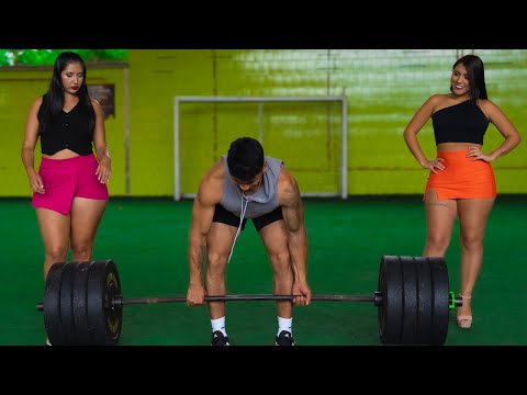 Conserje derrota al hombre más fuerte y se lleva su novia