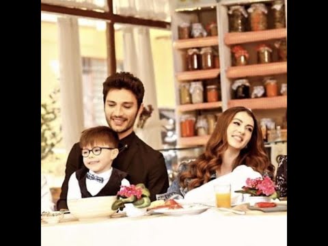 Бурджу Озберк и Ильхан Шен с детьми на съемочной площадке сериала Любовь. Логика. Месть