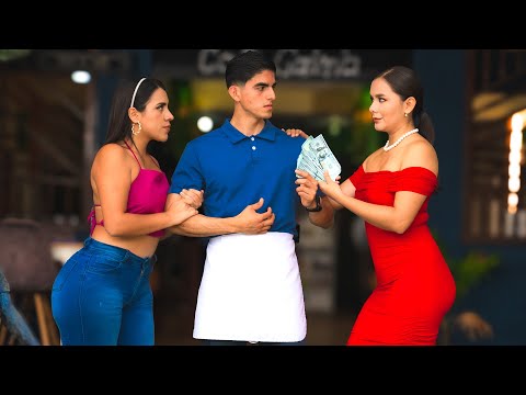 Sabía que él mesero era casado pero no le importó