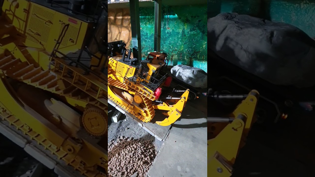 RC Mercedes-Benz Arocs 8x8 Moves 60 Tons of Granite 🚛