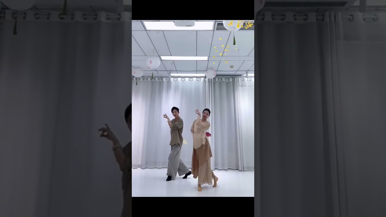 Tham Song - Traditional Fan Dance & Pilinh Performance 🎎