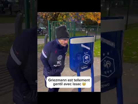 Il a l’air de faire tellement froid par contre #equipedefrance #football #lesbleus #griezmann