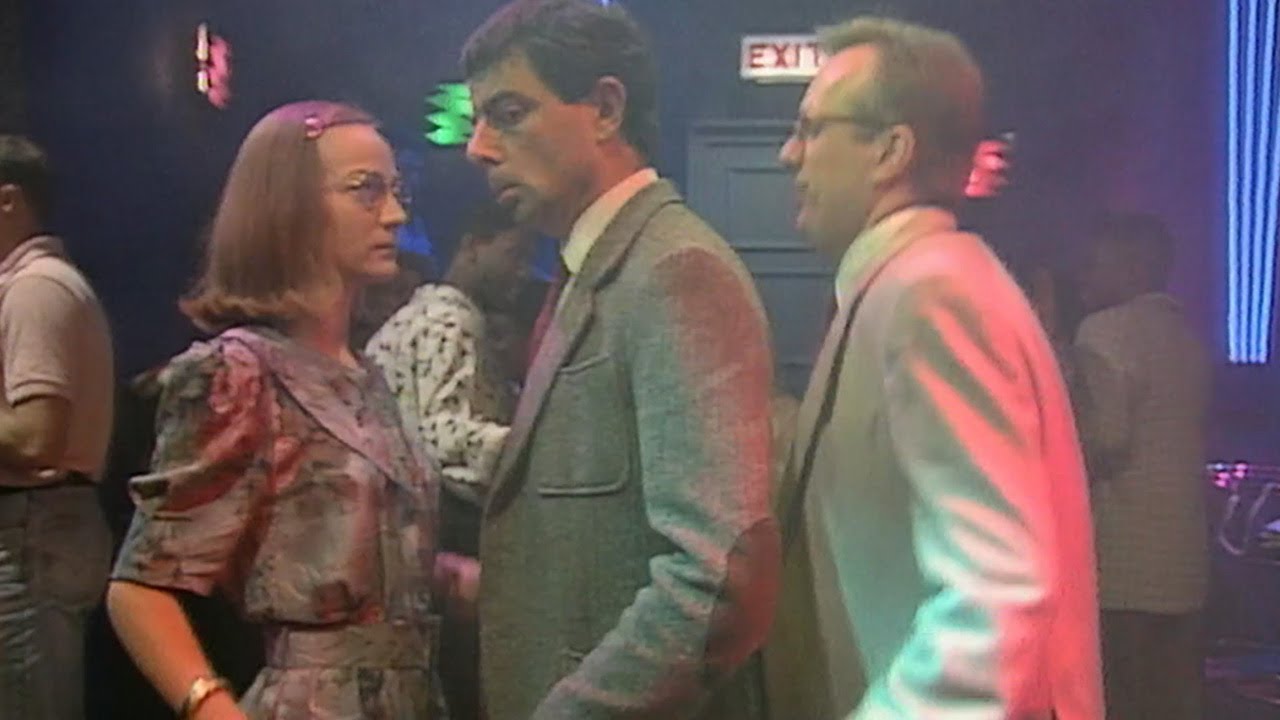 Mr Bean's Hilarious Dance at Club Phut π