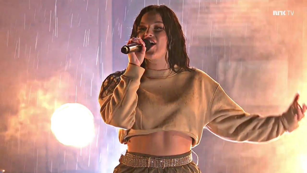 Alan Walker - Darkside (feat. Torine) Live ๐ถ