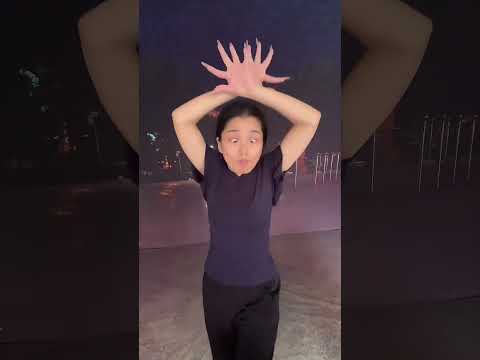 Fengbao's Finger Dance Birds Dancing Song Graceful Hand Movement & Vocal Cover